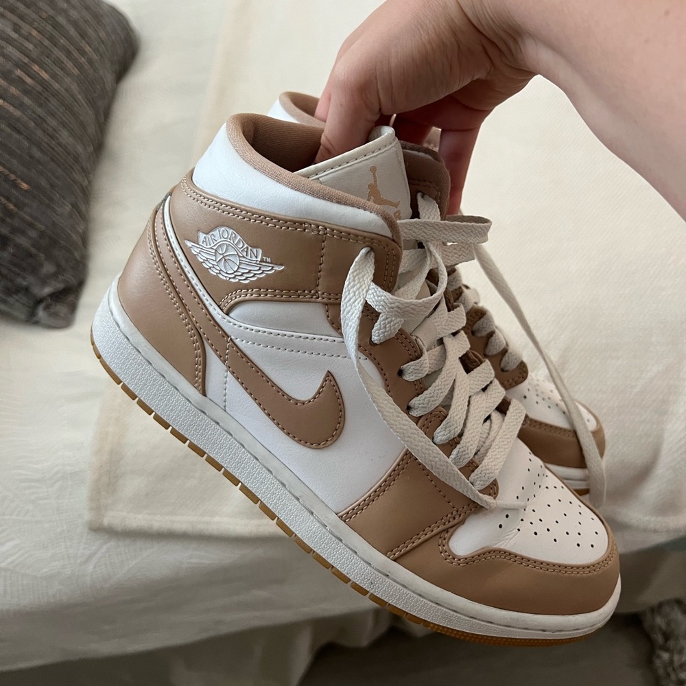 Jordan 1 Mid Tan Gum
